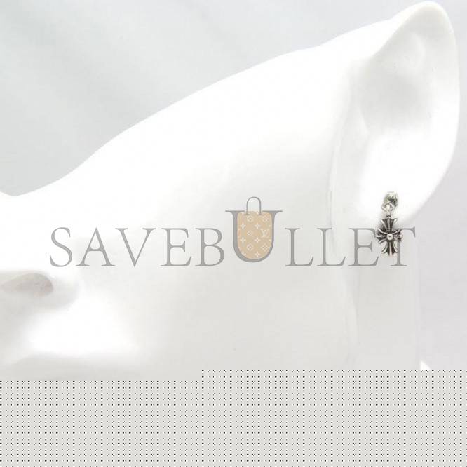 Ch**me He**ts tiny e ch plus drop earrings