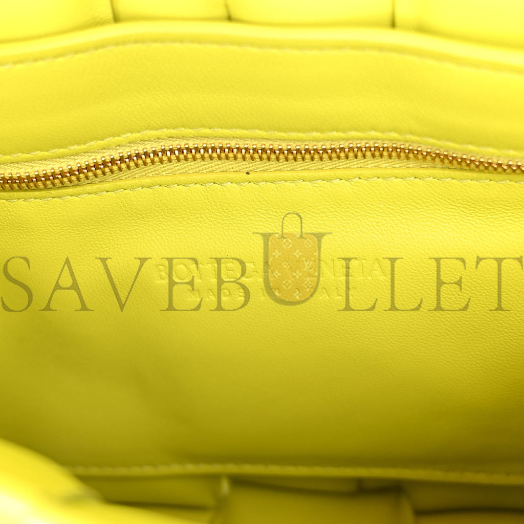bo*te*ga Ve*ne*ta nappa maxi intreccio padded cassette crossbody bag kiwi (26*18*8cm)