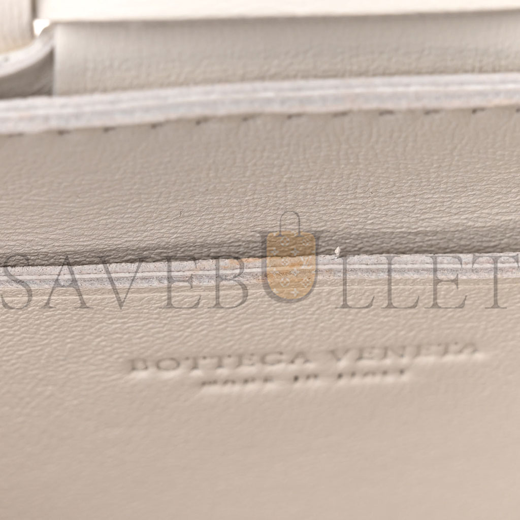 bo*te*ga Ve*ne*ta lambskin maxi intrecciato extra mini cassette crossbody bag white (13*9*4cm)