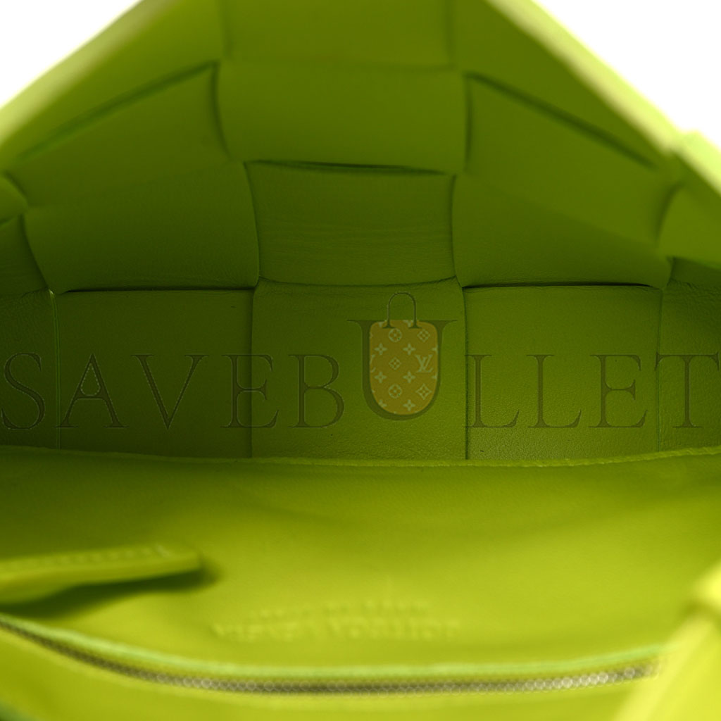 bo*te*ga Ve*ne*ta lambskin maxi intrecciato cassette crossbody bag acid kiwi (23*15*5.5cm)