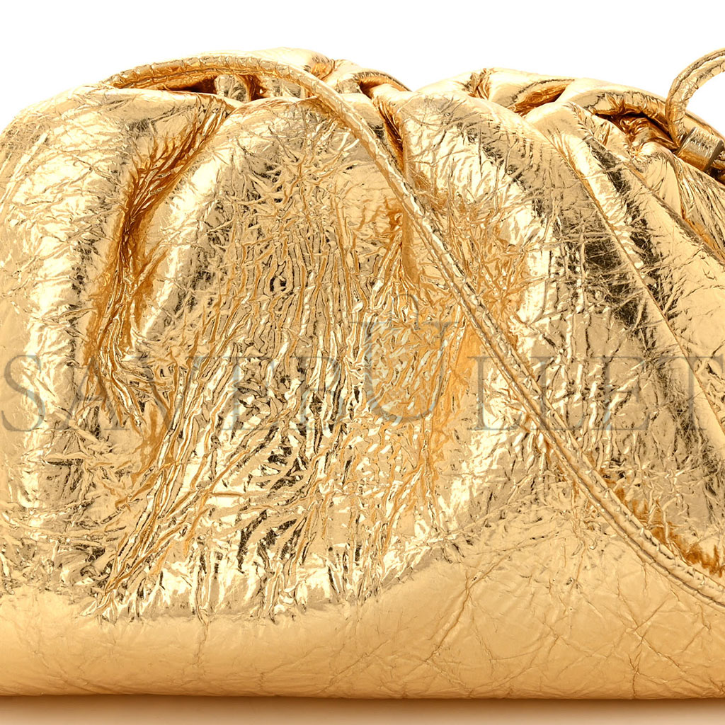 bo*te*ga Ve*ne*ta metallic crinkled lambskin the mini pouch oro (22*12*6cm)
