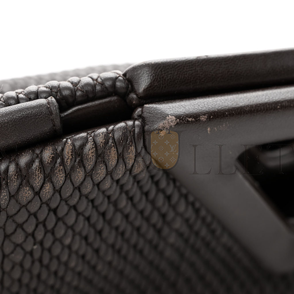 bo*te*ga Ve*ne*ta lambskin knit medium the point triangle bag fondant (30*25*13cm)