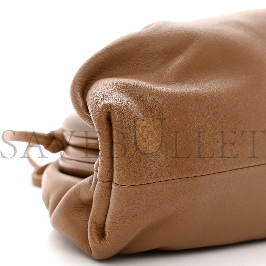 bo*te*ga Ve*ne*ta butter calfskin the mini pouch cammello (22*13*6cm)