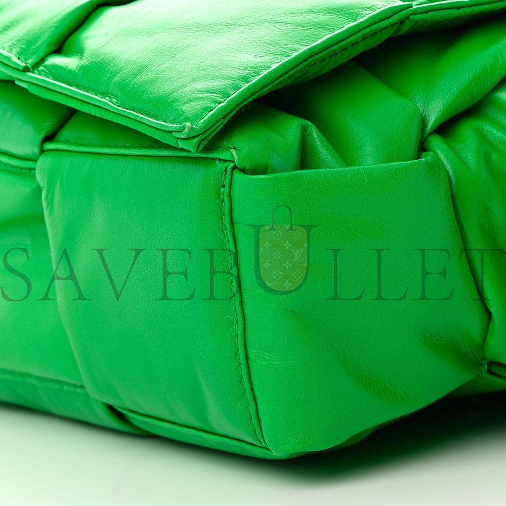 bo*te*ga Ve*ne*ta paper calfskin intrecciato padded medium cassette parakeet (29*16*8cm)