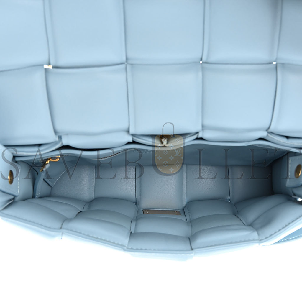 bo*te*ga Ve*ne*ta nappa maxi intreccio padded cassette crossbody bag ice (26*18*8cm)