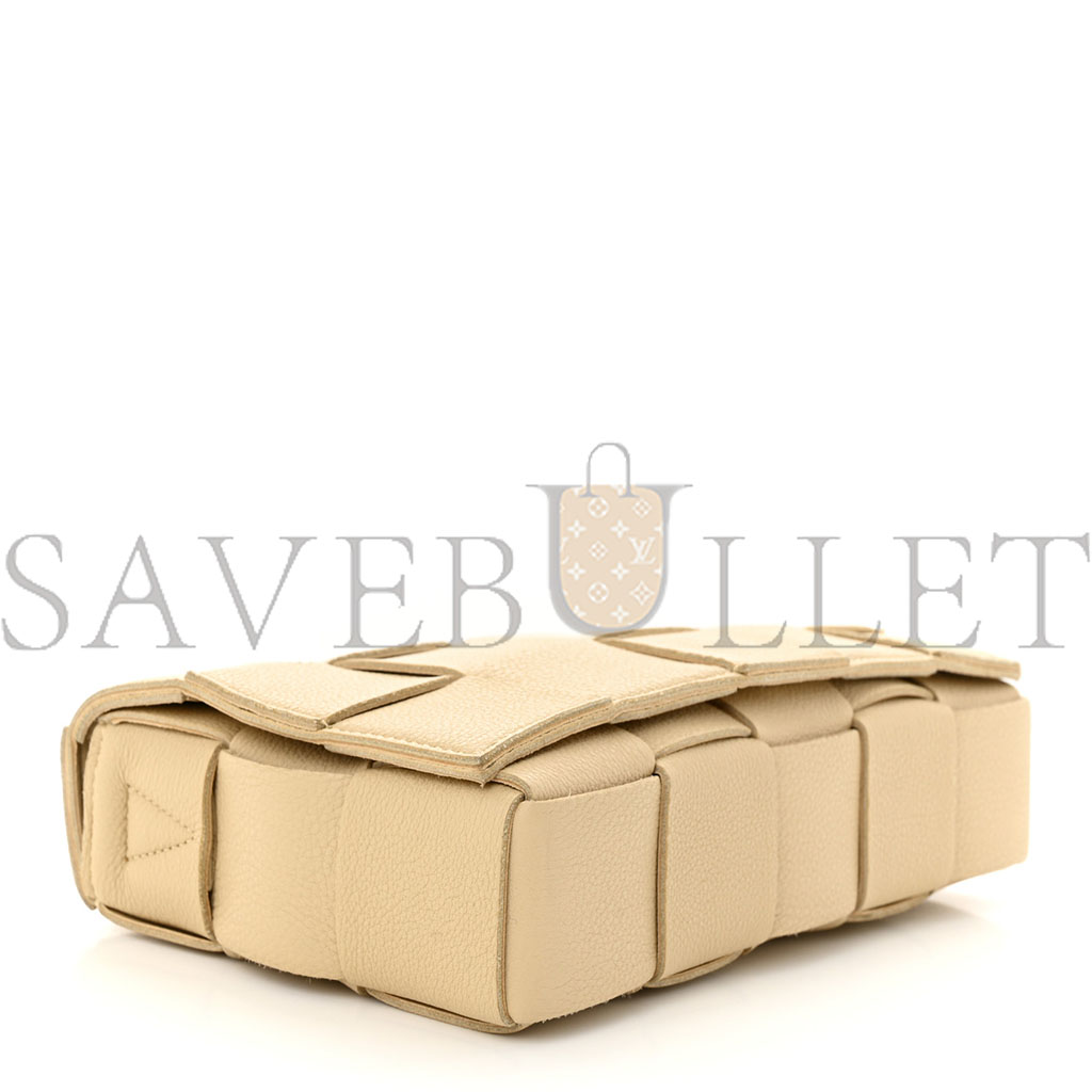 bo*te*ga Ve*ne*ta grained calfskin maxi intrecciato cassette crossbody bag porridge (23*15*5.5cm)