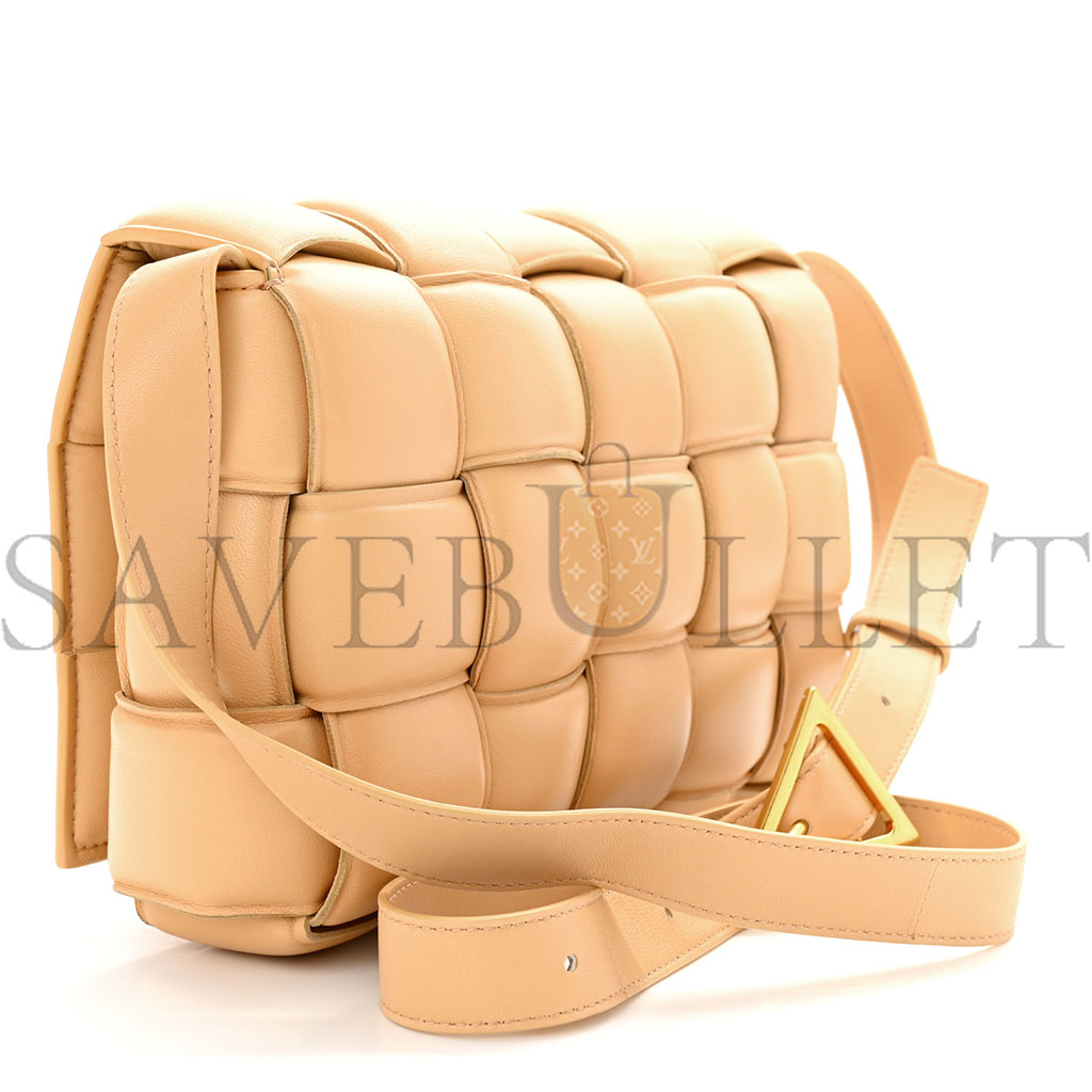 bo*te*ga Ve*ne*ta nappa maxi intrecciato padded cassette crossbody bag almond (26*18*8cm)