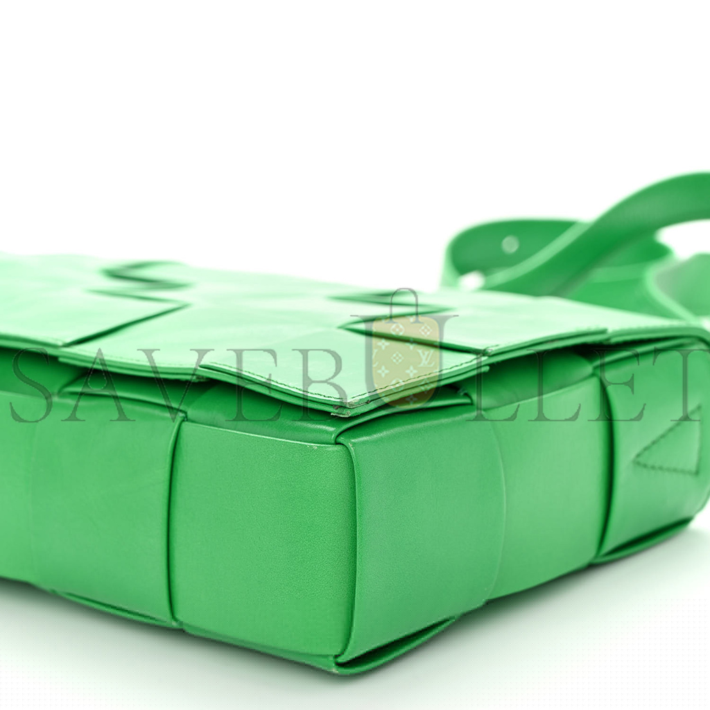 bo*te*ga Ve*ne*ta lambskin maxi intrecciato cassette crossbody bag grass (23*15.5*5cm)