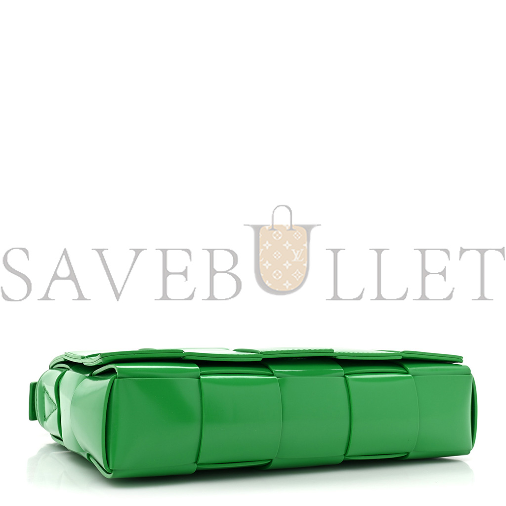 bo*te*ga Ve*ne*ta patent maxi intrecciato cassette crossbody bag parakeet (23*15*5.5cm)