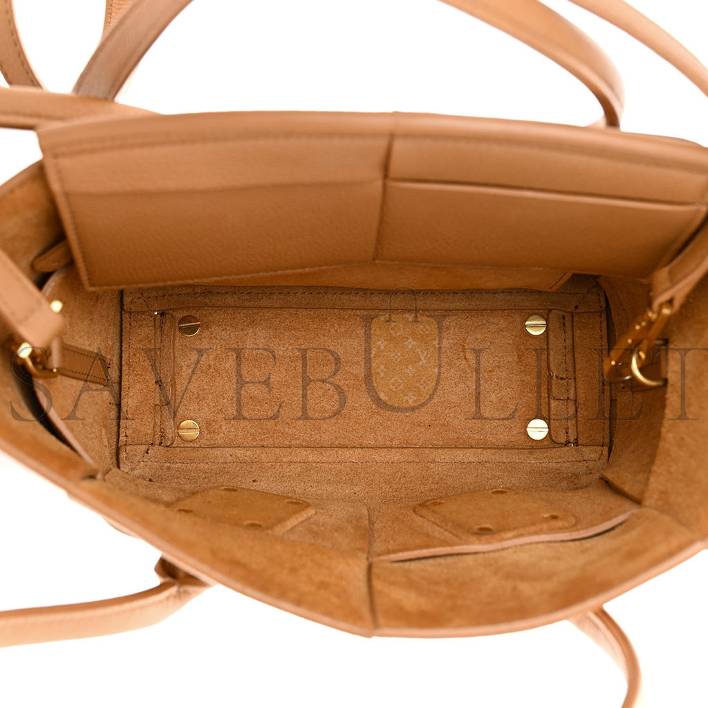 bo*te*ga Ve*ne*ta grained calfskin maxi intrecciato mini arco caramel (18*16*9cm)