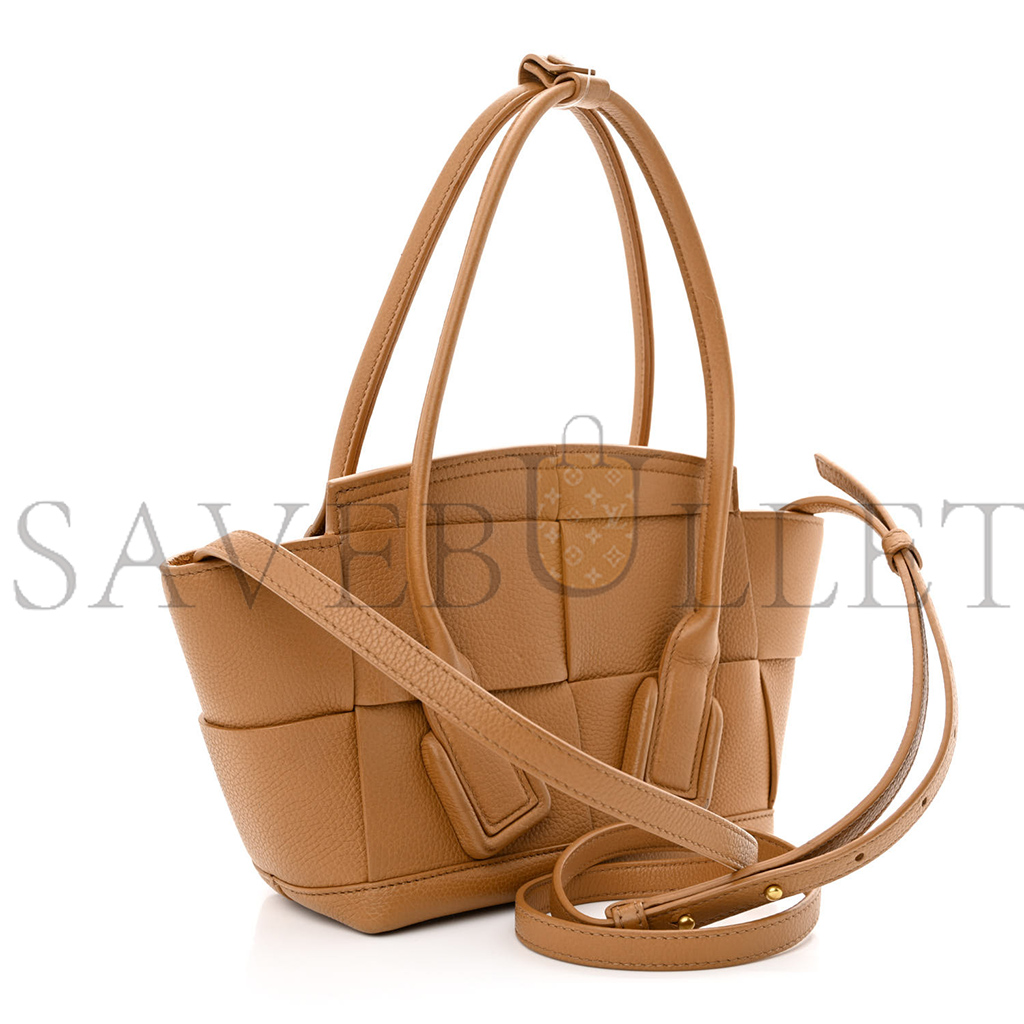 bo*te*ga Ve*ne*ta grained calfskin maxi intrecciato mini arco caramel (18*16*9cm)