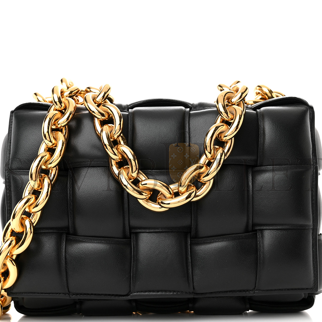 bo*te*ga Ve*ne*ta lambskin maxi intreccio padded chain cassette crossbody bag black (27*18*8cm)