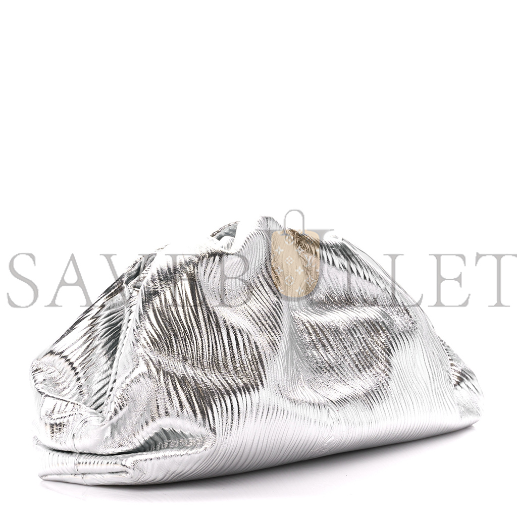 bo*te*ga Ve*ne*ta metallic bark calfskin embossed the pouch oversized clutch silver (37*19*12cm)