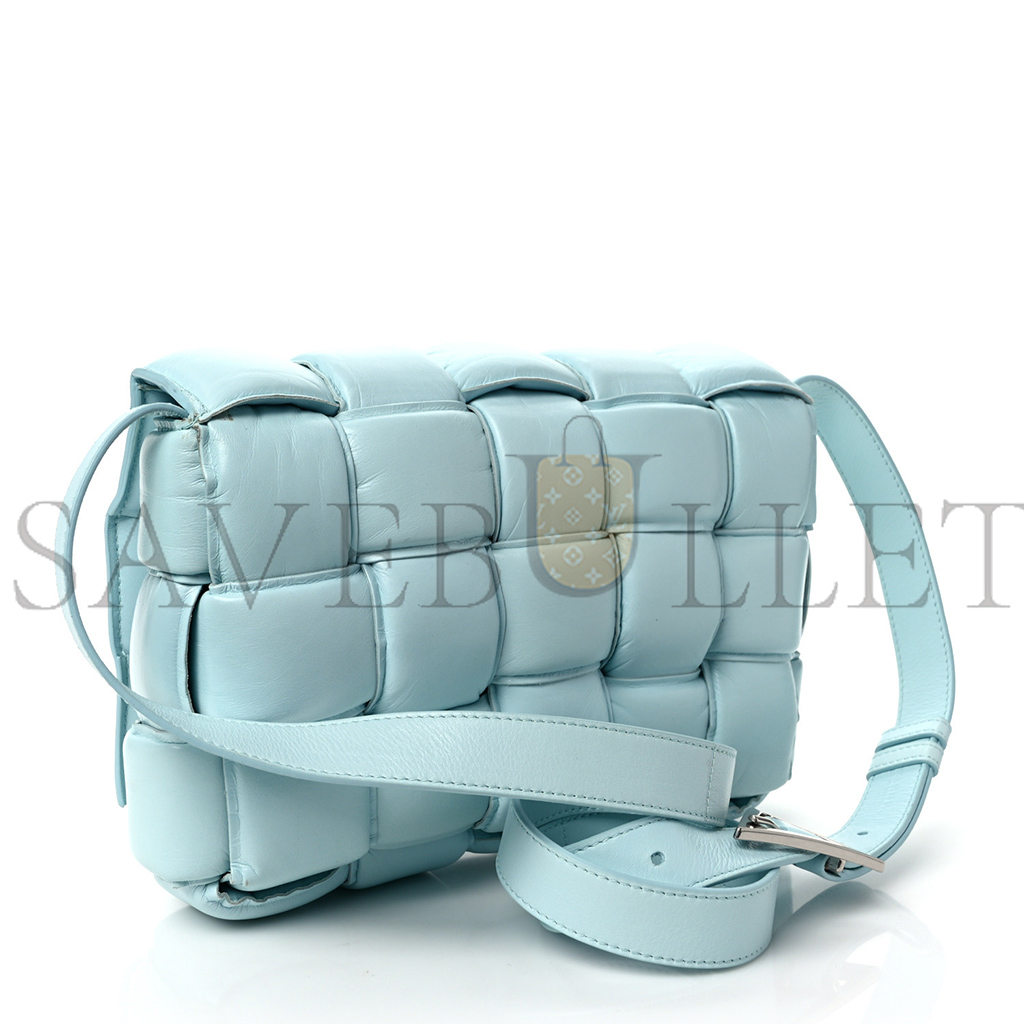 bo*te*ga Ve*ne*ta paper calfskin maxi intreccio padded cassette crossbody bag ice (26*18*8cm)