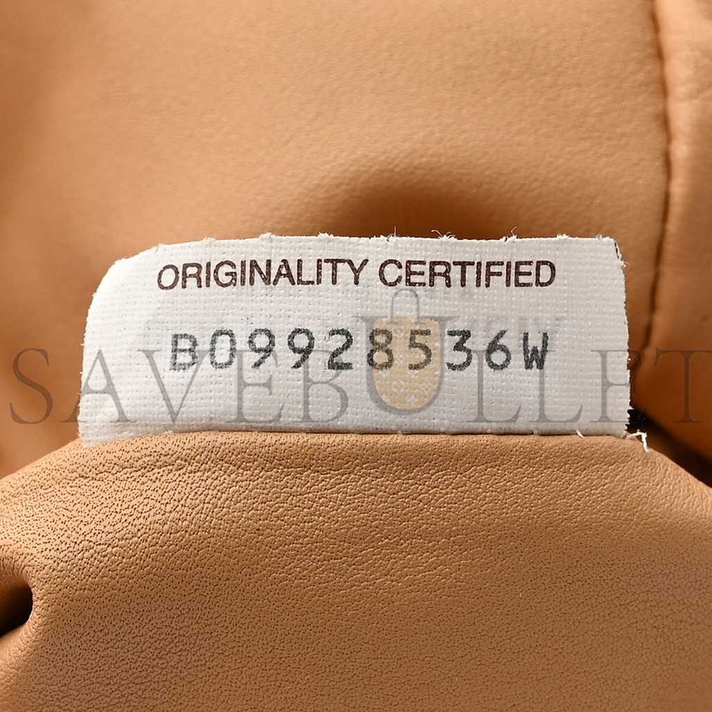 bo*te*ga Ve*ne*ta calfskin teen pouch almond (31*15*6cm)