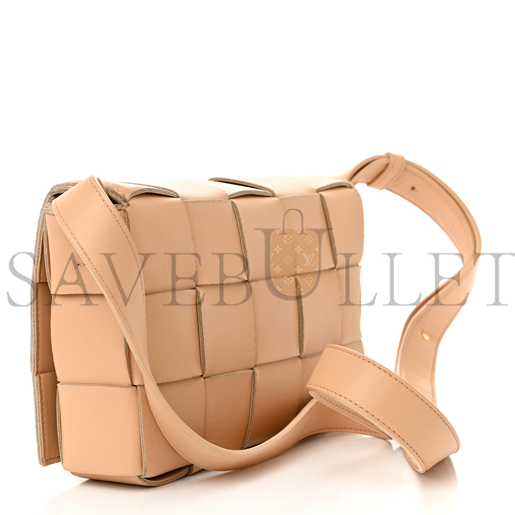 bo*te*ga Ve*ne*ta lambskin maxi intrecciato cassette crossbody bag porridge (23*15*5.5cm)