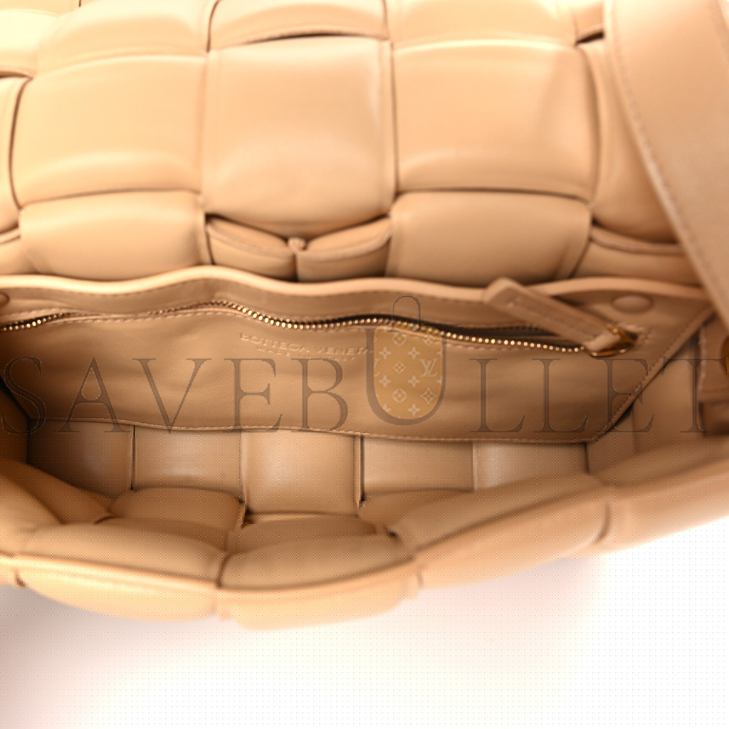 bo*te*ga Ve*ne*ta nappa maxi intrecciato padded cassette crossbody bag almond (26*18*8cm)