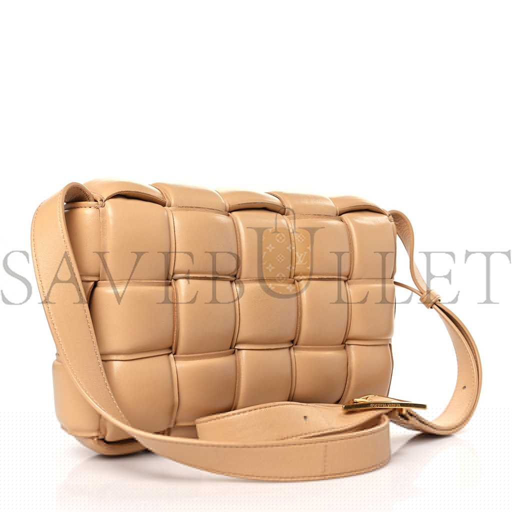 bo*te*ga Ve*ne*ta nappa maxi intrecciato padded cassette crossbody bag almond (26*18*8cm)