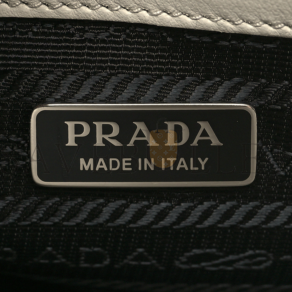 Pra*a calfskin triangle tote bag white (25*23*9cm)