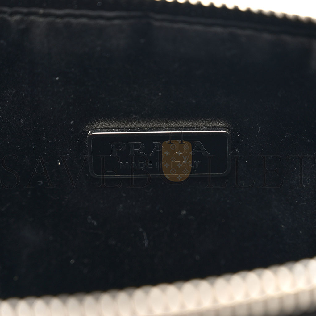 Pra*a satin crystal triangle pouch cristal (26*15*6m)