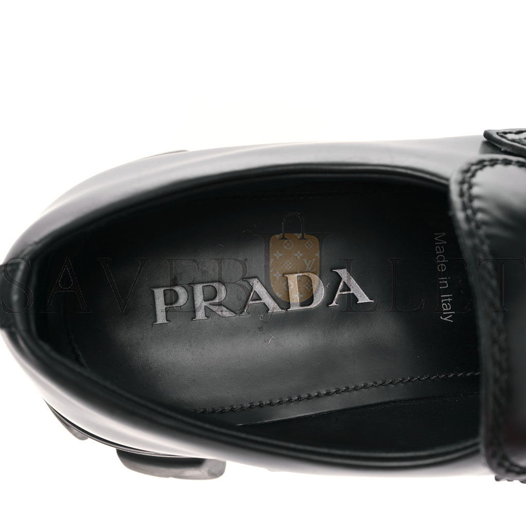 Pra*a spazzolato rois metal triangle logo mens monolith 55mm loafers 6 black