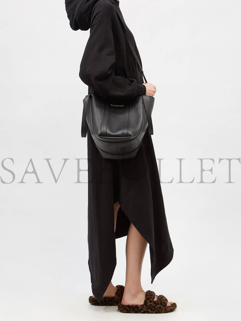 Ba*len*cia*ga black everyday logo-print leather tote bag matchesfashion us (22.5*14.5*10cm)