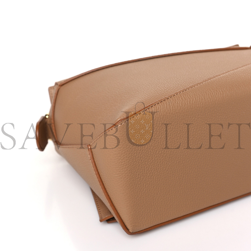 l*ew* grained calfskin small puzzle edge bag toffee (24*16.5*10.5cm)