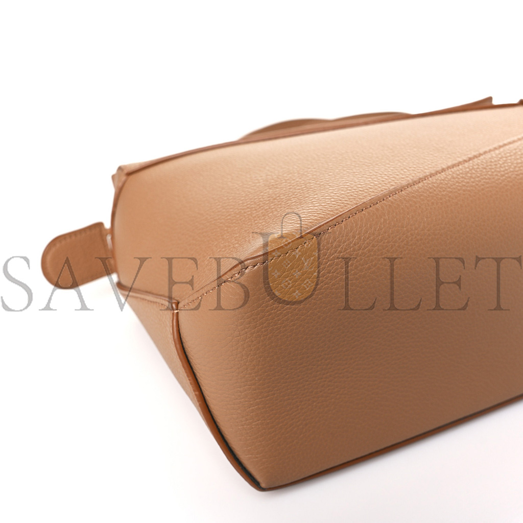 l*ew* grained calfskin small puzzle edge bag toffee (24*16.5*10.5cm)
