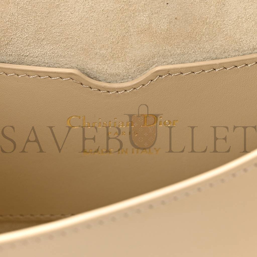 D*or box calfskin medium bobby flap beige (22*17*6.4cm)