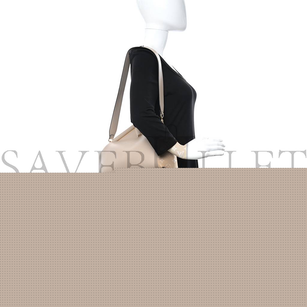 F**di shiny nappa medium F**di first poudre (30*25*11cm)